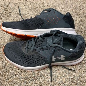 Brand new mens Under Armour charged rebel - Size 9